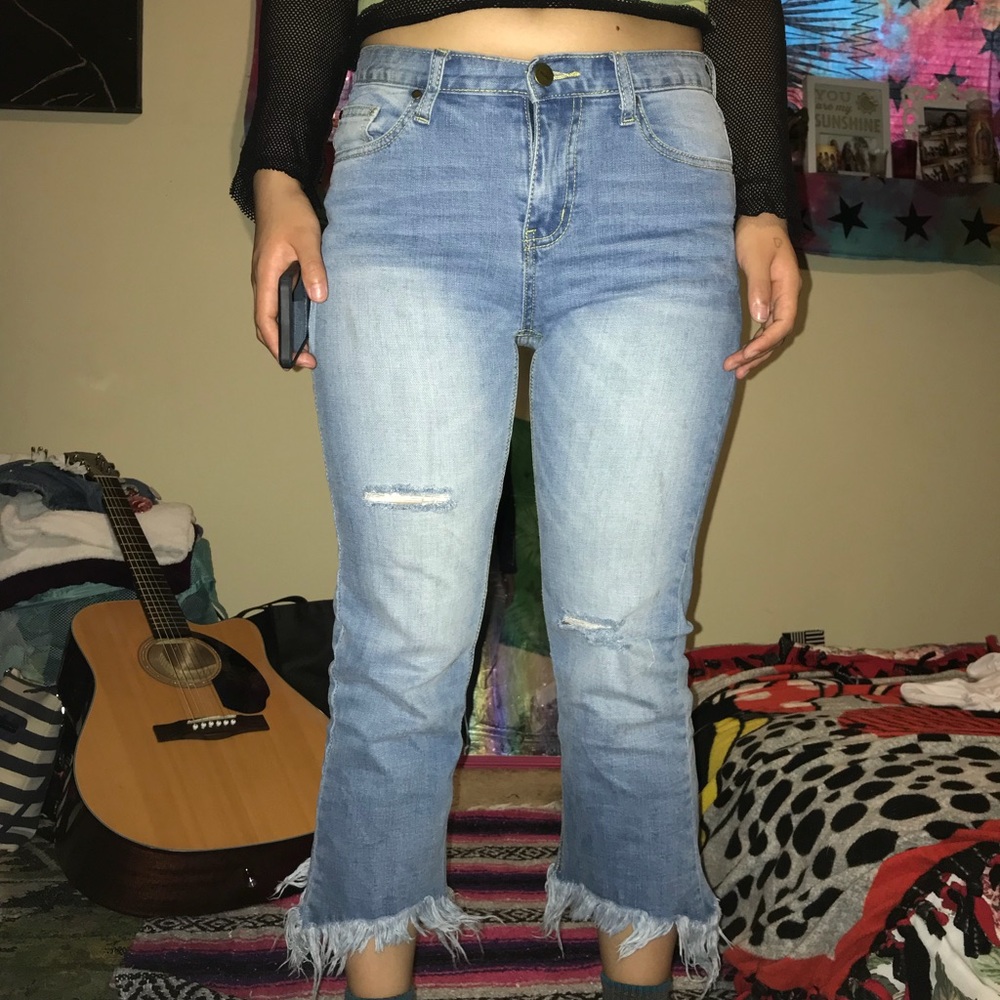 Cropped Distressed Jeans